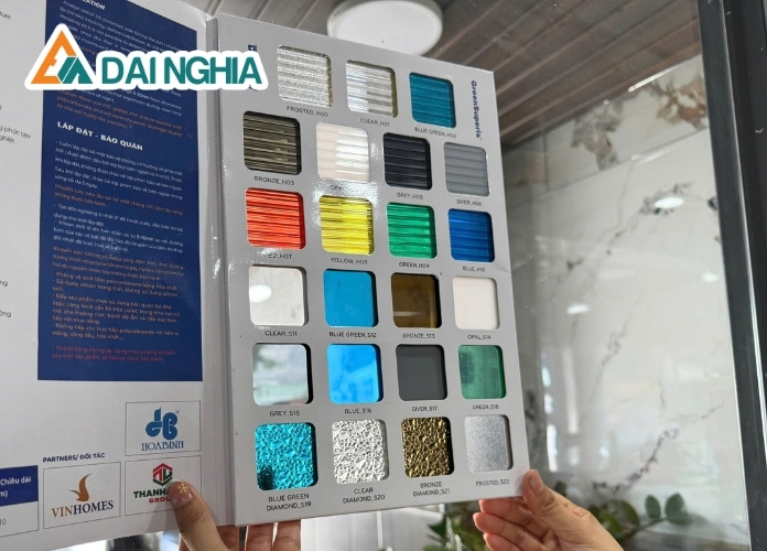 Màu sắc của tấm Poly rỗng 4mm