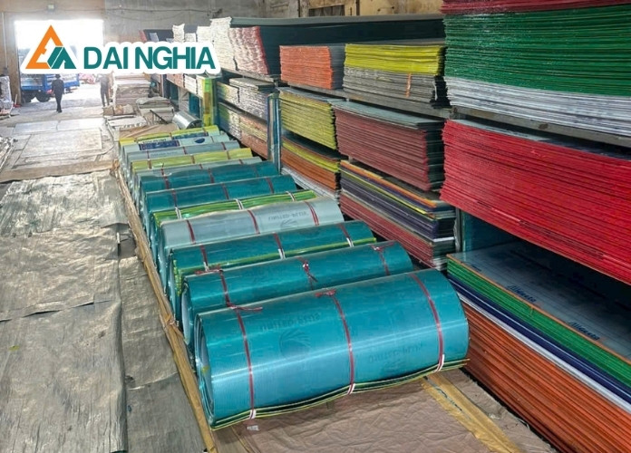 Công ty Đại Nghĩa cung cấp tấm Poly đặc 1.6mm