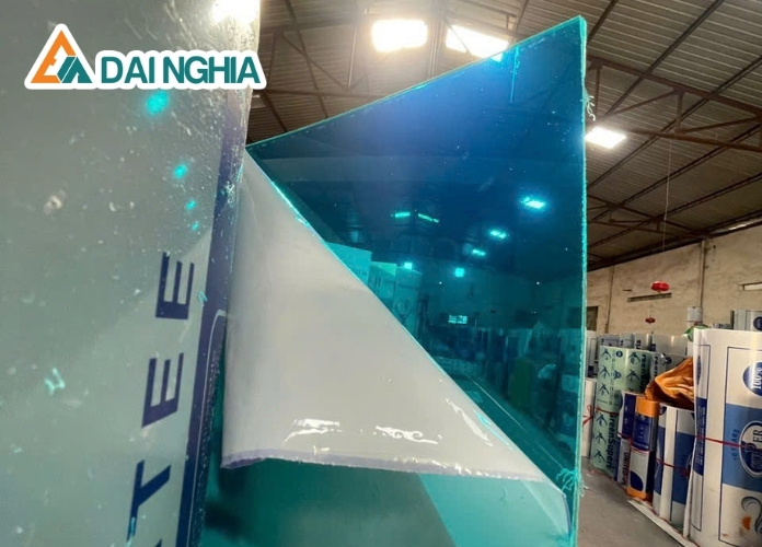 Tấm Poly đặc 1.6 mm dễ gia công, giá tốt