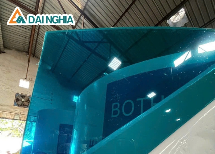 Ưu điểm nổi bật của tấm poly đặc 2.2mm