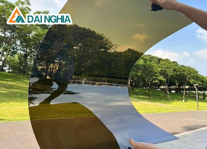 Tại sao bạn nên chọn mua tấm Poly đặc 2.4 mm?