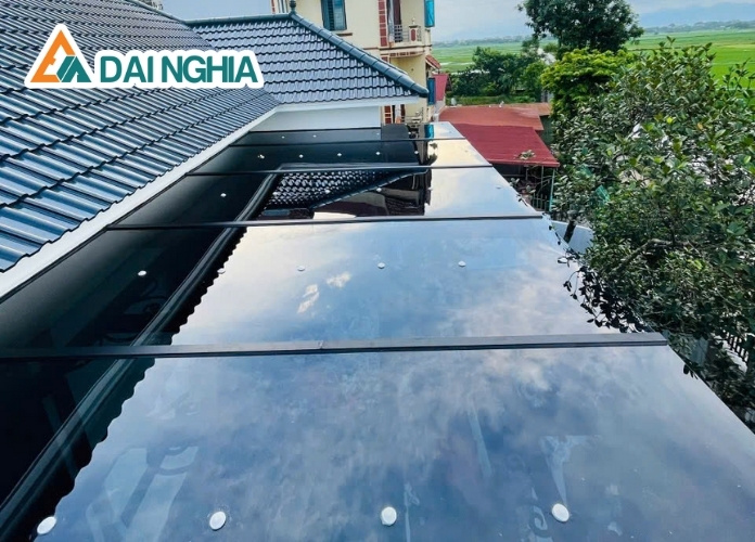 Giá tấm polycarbonate đặc ruột 2.4mm