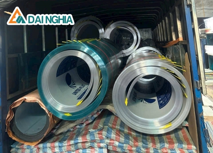 Tấm polycarbonate đặc ruột 2.7mm