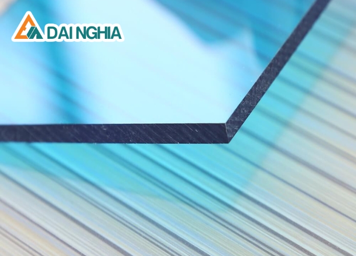 Giá tấm Poly dặc 5mm làm giếng trời lấy sáng