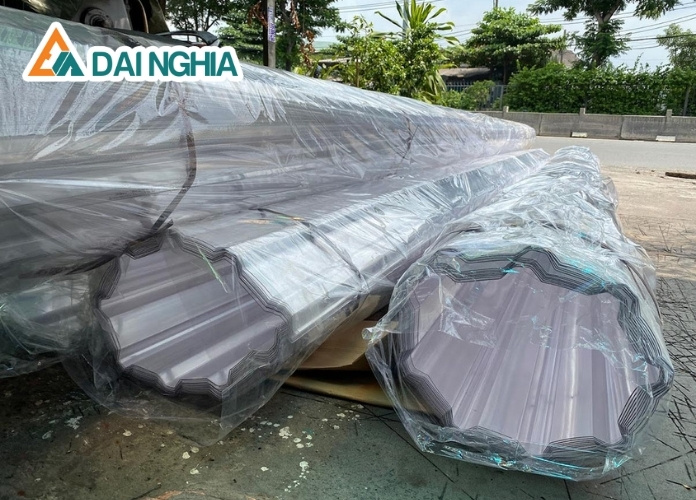 Ưu điểm của tấm Poly 5 sóng vuông dày 1mm