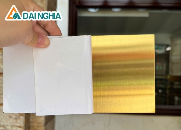 Tấm Inox màu vàng – Vật liệu trang trí cao cấp