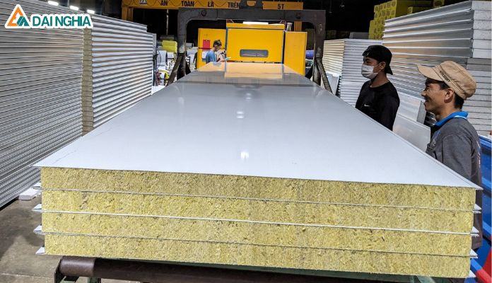 Bảng báo giá thi công vách ngăn Panel ngoài trời cách nhiệt – uy tín – giá tốt TP. HCM