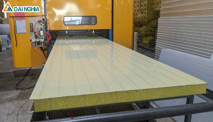 Vách ngăn Panel cách nhiệt – Sản phẩm của công nghệ hiện đại