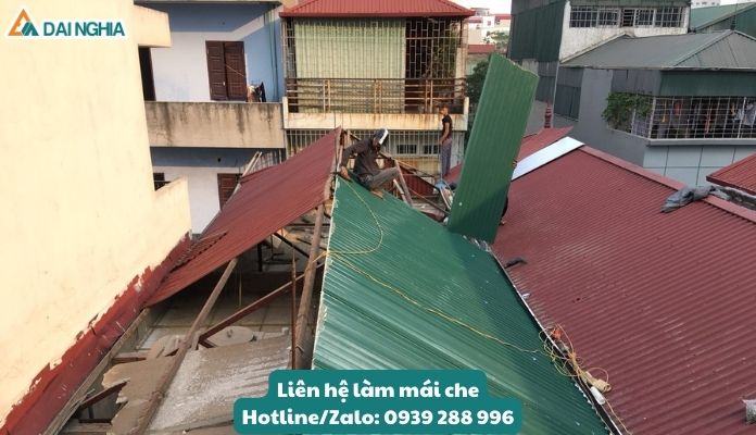 Sửa mái tôn bị hở hoặc thủng ở các mối nối