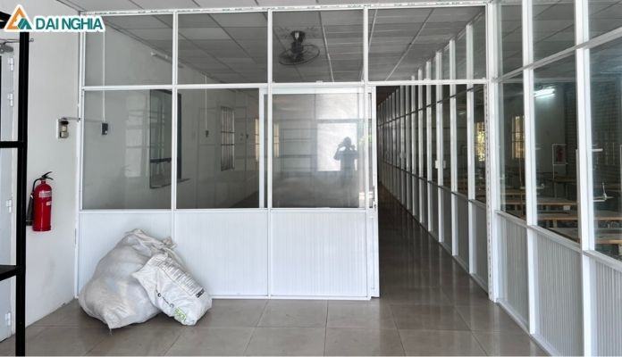 Vách ngăn nhôm kính giá bao nhiêu tiền?