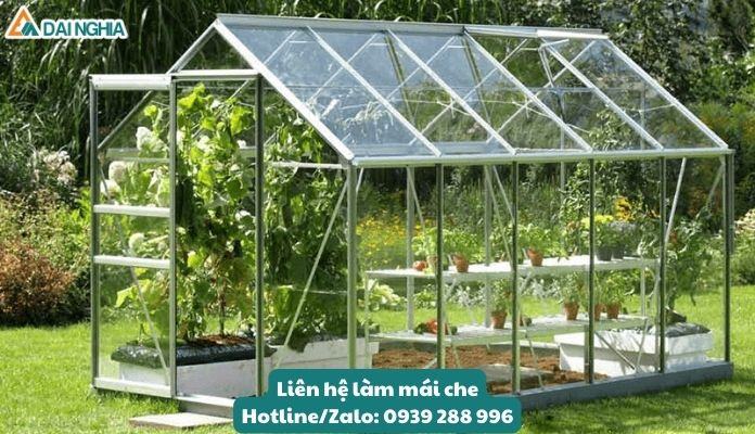 Mái che Poly thường được sử dụng trong việc xây dựng nhà kính và vườn rau