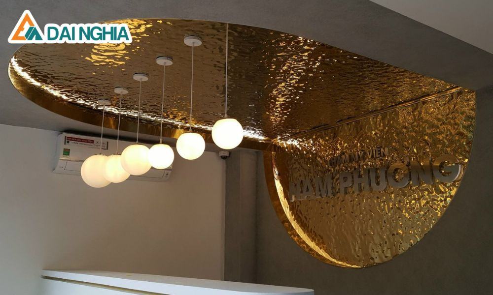 bao gia thi cong tam op tran inox 3d song nuoc 11