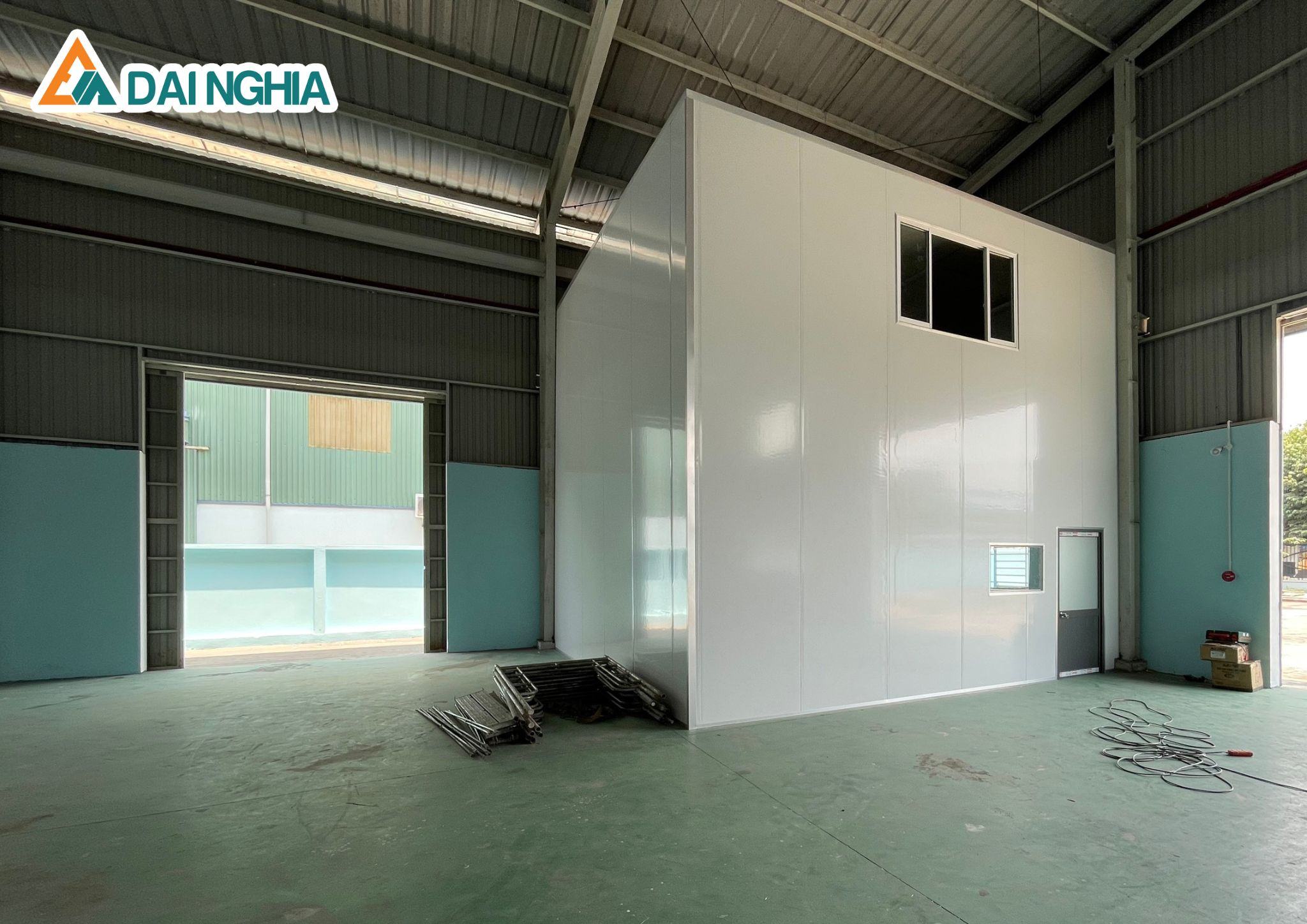 bao gia thi cong vach panel nha xuong kho lanh