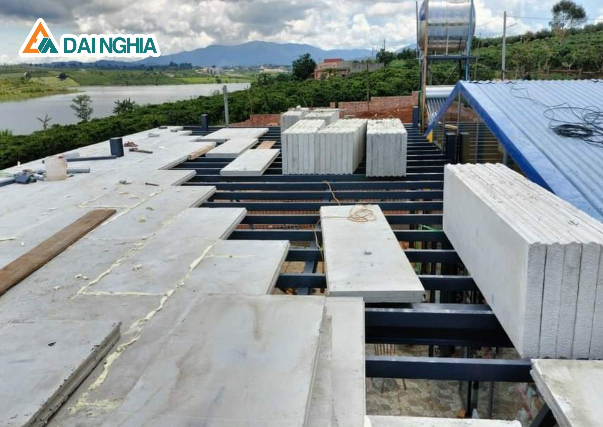 Cần lưu ý những gì khi thi công tấm bê tông siêu nhẹ?