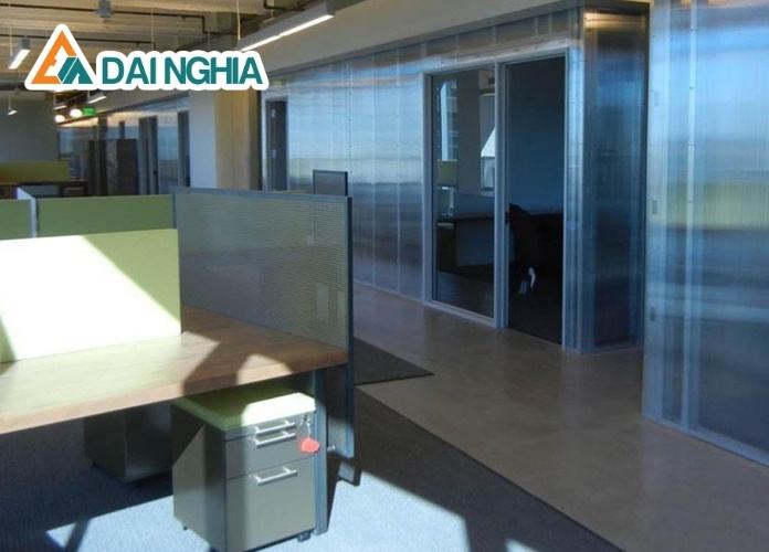 Tại sao nên dùng tấm Poly làm vách ngăn?