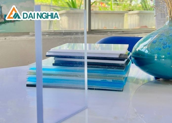 Tấm Poly Đặc Ruột