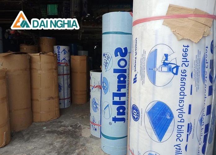 Tấm Poly đặc 2mm là gì?