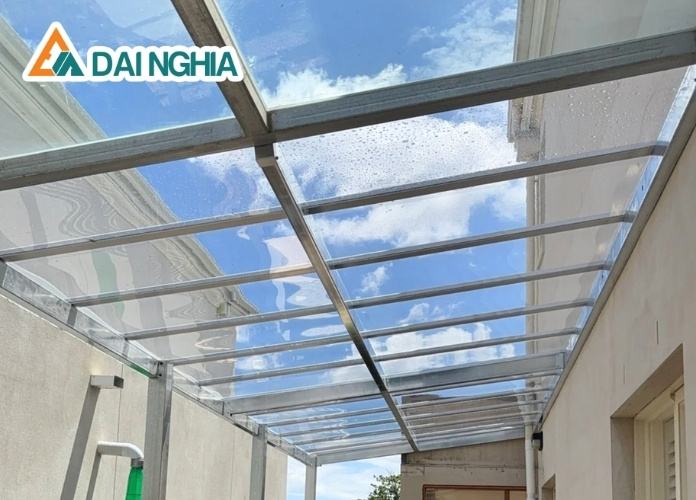 Tấm poly lấy sáng cách nhiệt có tốt không? Chọn loại nào?