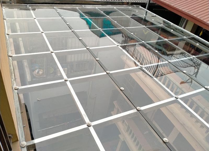 tam poly trong suot dac ruot