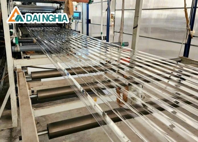 Tấm Poly truyền thống là gì?