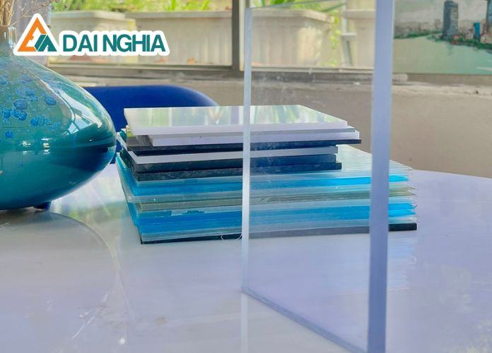 tam polycarbonate dac ruot va ung dung da dang 3