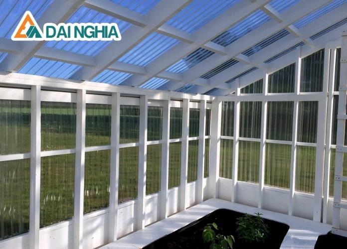 Ứng dụng tôn nhựa lấy sáng cho nhà kính nông nghiệp