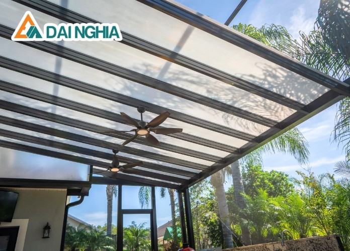 Ưu điểm nổi bật khác của tấm Polycarbonate