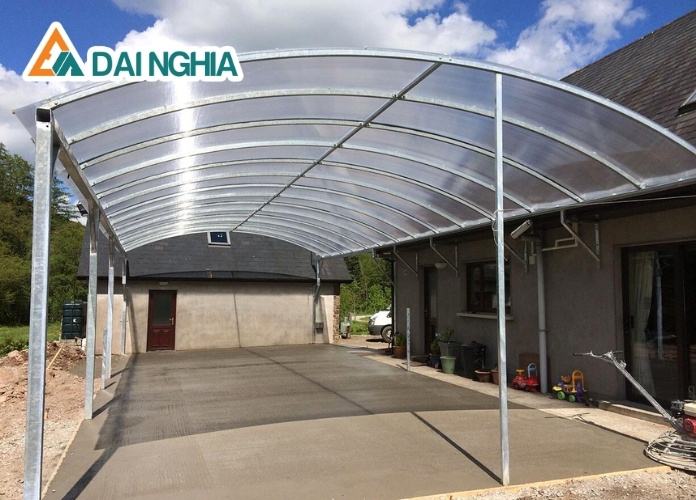 Ưu và nhược điểm về khả năng che chắn của tấm Poly