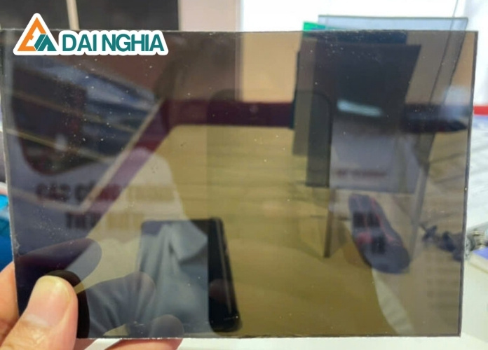 Thông số kỹ thuật tấm Poly đặc 1.6mm màu trà