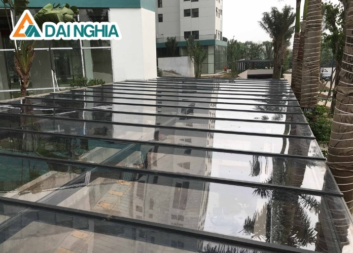 Mua tấm Poly đặc 1.6mm màu trắng trong ở đâu giá rẻ?