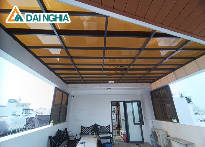 Mua tấm Poly đặc 2.2mm màu trà chính hãng ở đâu?