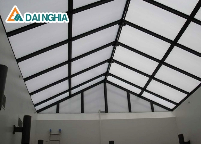 Mua tấm Poly đặc 2.2mm trắng sữa giá tốt ở đâu?