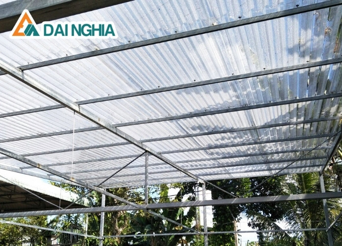 Ưu điểm của tấm Poly 9 sóng vuông dày 0.8mm là gì?