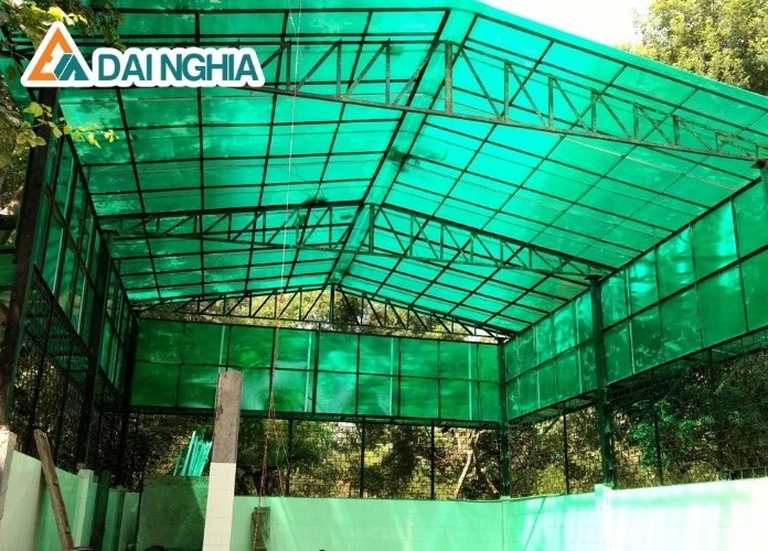 Mua tấm Poly đặc 2.4mm xanh lá chính hãng ở đâu?