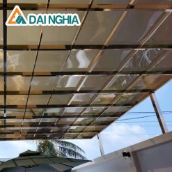 Tấm Poly đặc 2.4mm màu trà dùng để làm gì?