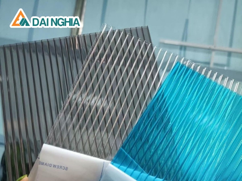 Báo giá tấm Poly rỗng 5mm khói